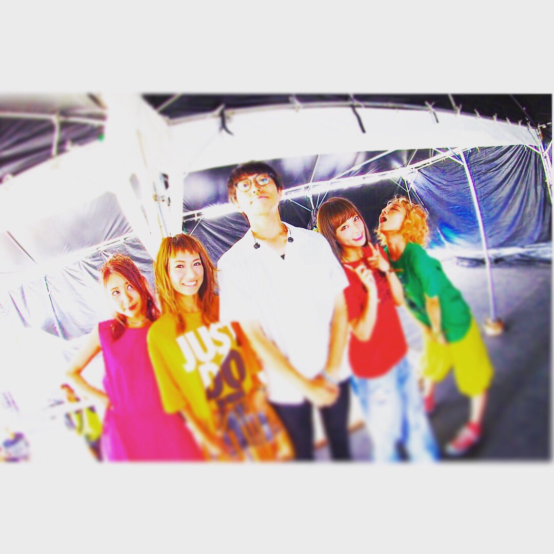 7_3_21_SCA's tweet photo. 秋田CARAVAN MUSIC FES行ってきた😎
SCANDALの雨の演出本当に素晴らしい✨
おかげで熱出たけど←
高橋優とのコラボ新鮮で良かった👍🏻
とにかくカッコよかった⚡
#SCANDAL 
#ACMF2017 https://t.co/6gP1mkHyHI