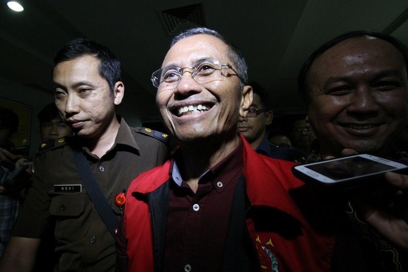 okezonenews's tweet photo. Tok! Banding Dikabulkan, Dahlan Iskan Dinyatakan Tak Bersalah dan Bebas https://t.co/xFdFOaEBF3 https://t.co/YLlSd1WiGn