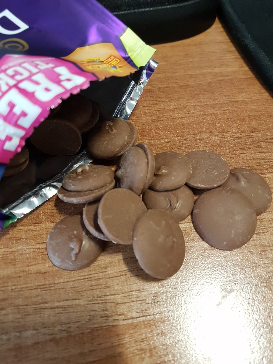 AndyJames793's tweet photo. Found what appear to be Giant Buttons in my #nibbles. What is this sorcery? @CadburyUK https://t.co/KAvbHbP9S7