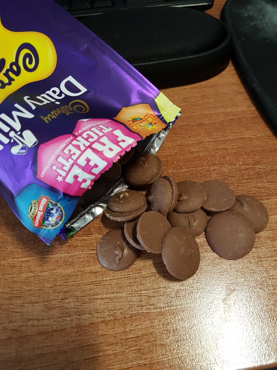 AndyJames793's tweet photo. Found what appear to be Giant Buttons in my #nibbles. What is this sorcery? @CadburyUK https://t.co/KAvbHbP9S7