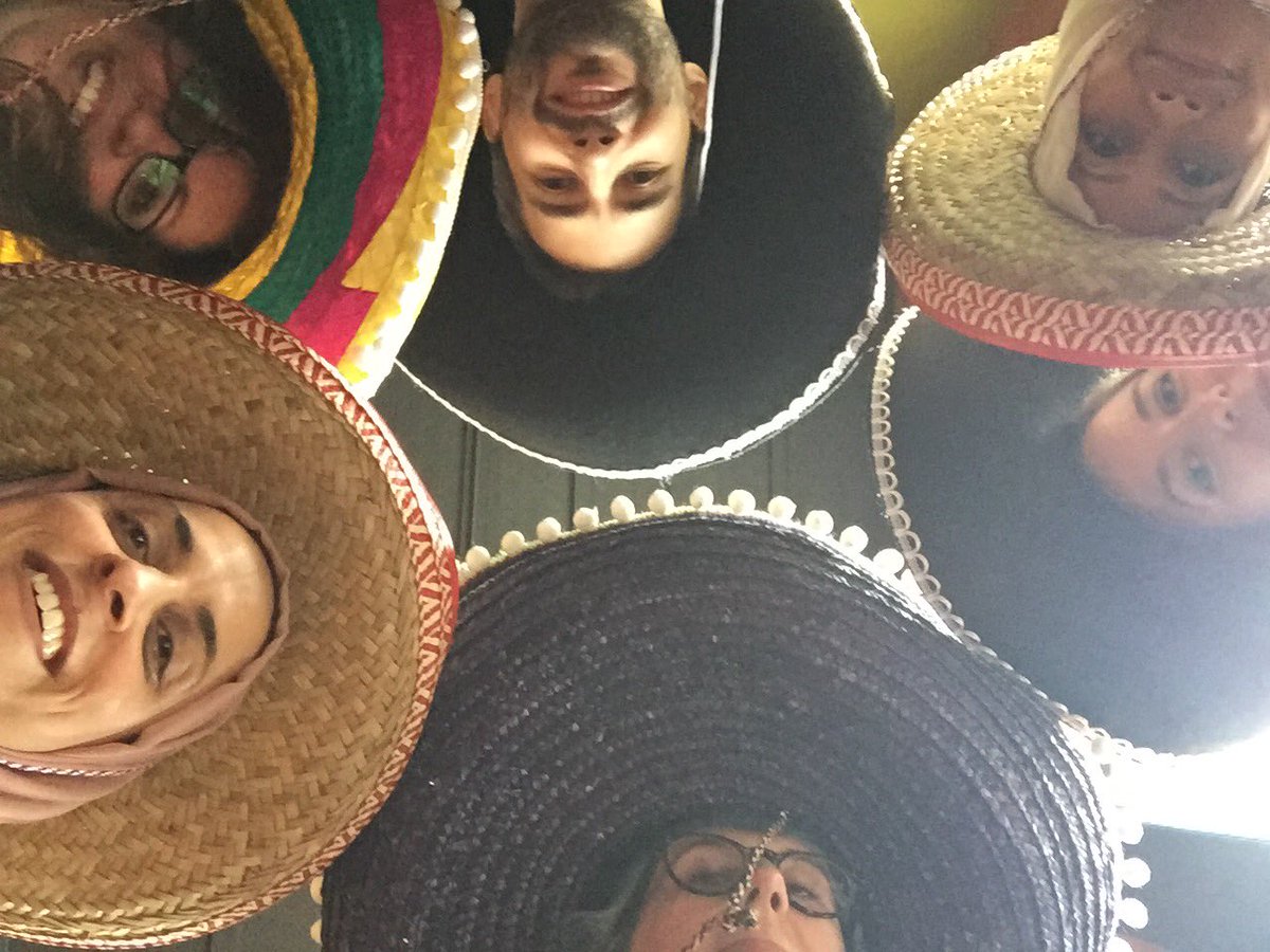 school21science's tweet photo. Fancy dress #NewYearNewham #mexicasa https://t.co/LKQdQeiZAX