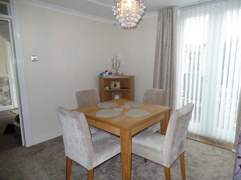 elitepropertyco's tweet photo. FEATURED PROPERTY: George Robertson Close, Binley, Coventry, three bedroom property for sale: https://t.co/F6Kqi5SE6m https://t.co/9IlbLlTD44