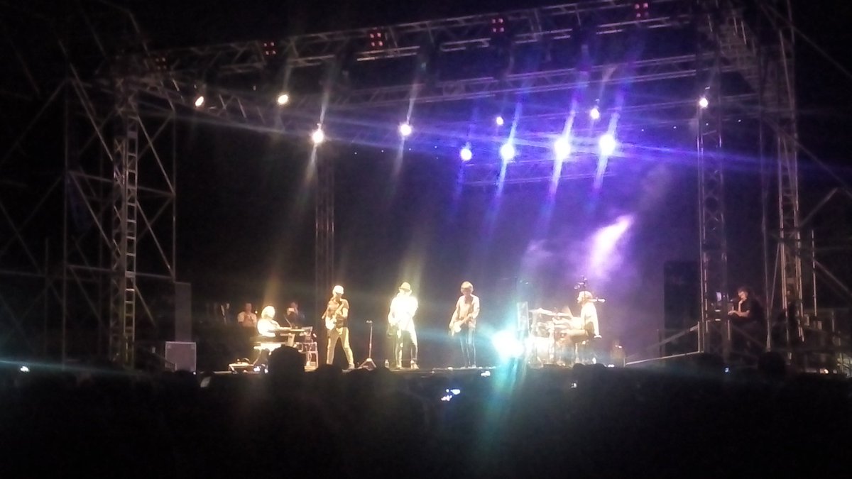 Genial y divertido concierto de <a href="/davidotero/">davidotero</a> en la #FeriAlcazar2017 con reencuentro de <a href="/losgalvangalvan/">los galvan</a> y presencia de <a href="/DaniFdez/">Dani Fernández D.</a> #EsAlcazar