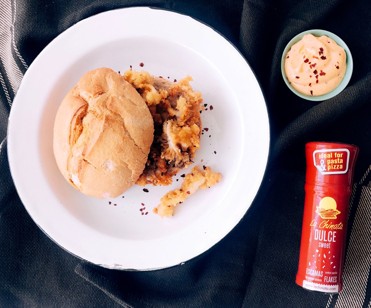 lachinatacom's tweet photo. Today we have a #SpanishClassic, battered #squid #sandwich with the #original touch of our #Smoked #PaprikaFlakes #LaChinata!
#SmokedPaprika https://t.co/9E3PzEmHPr