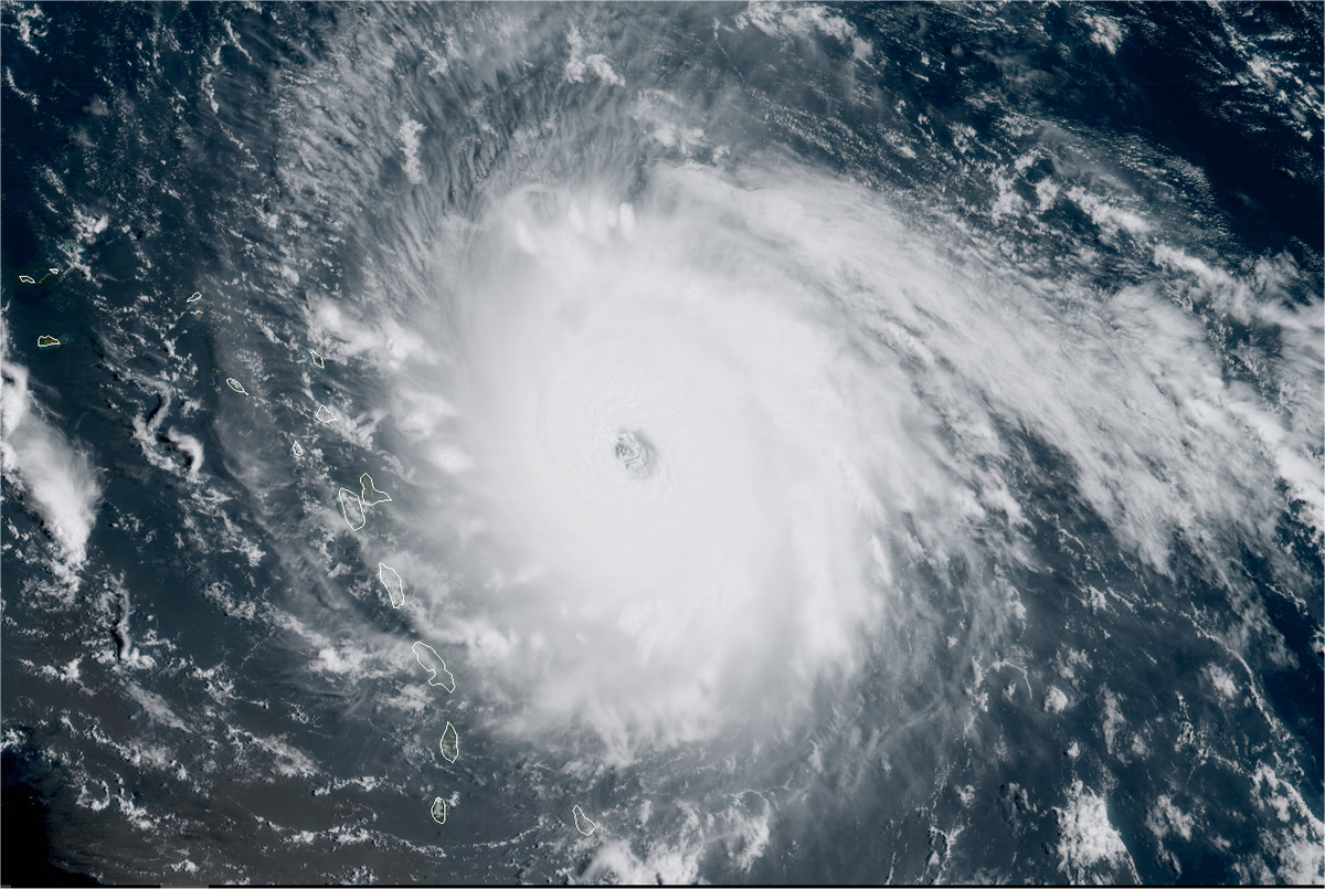 KeraunosObs's tweet photo. ⚠️ Avec des vents à 287 km/h, #Irma devient l'ouragan le + violent jamais observé par le NHC en Atlantique (hors Caraïbes/Golfe du Mexique). https://t.co/CMZ7hr1Nuz