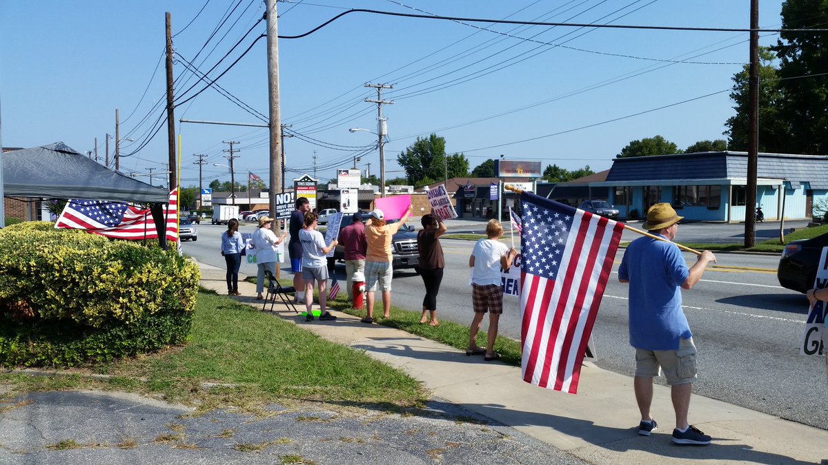 IndivisibleGCo's tweet photo. Standing with DACA recipients and rejecting hate today!  #TuesdaywithoutTillis  #DefendDACA #HereToStay #IndivisibleHighPoint #rejecthate https://t.co/xQgtQT2l0i