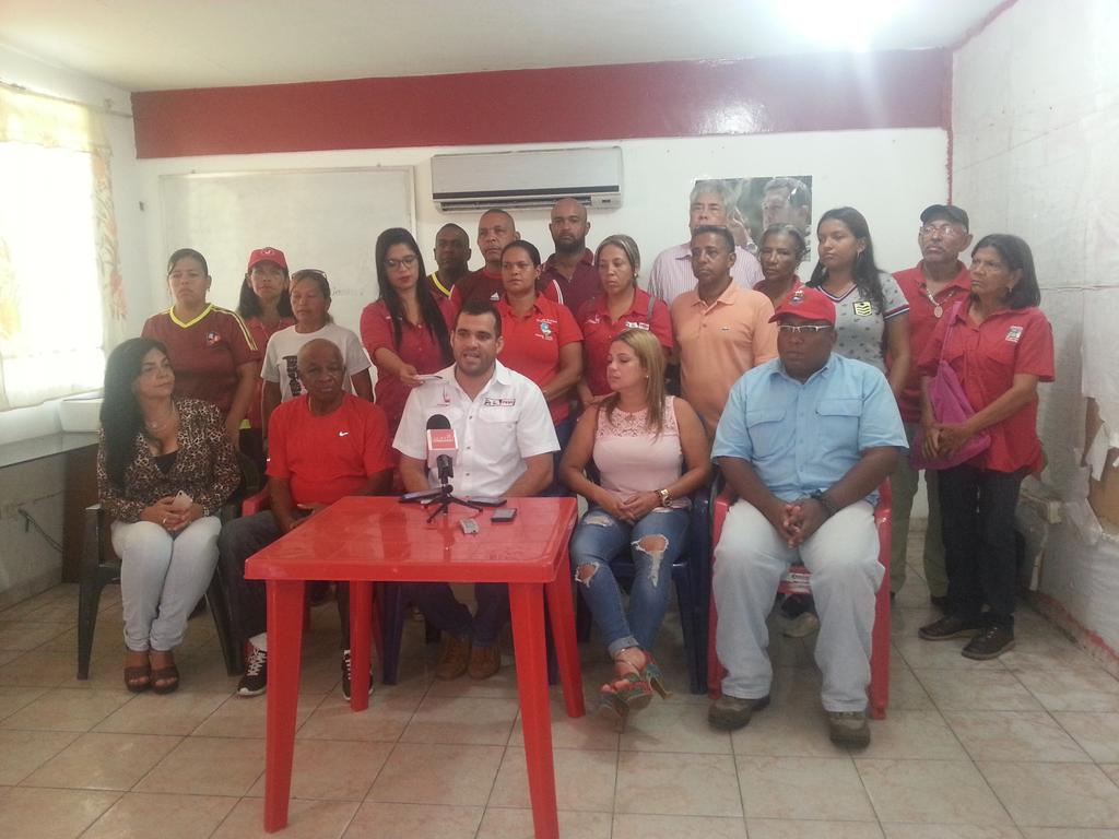 psuvpc's tweet photo. Comando de campaña de @psuvpc sigue aceitando la maquinaria para la victoria de @rafaellacava10  a la Gobernación de Carabobo @AlexFaustinoS https://t.co/9w7AjZ9eW0