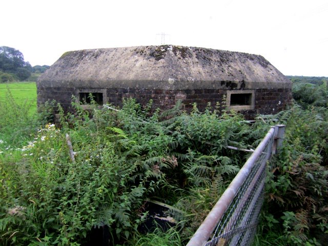 PillboxSG's tweet photo. 15 Minutes Later Passing @ #Potbridge Spoilt With Mindless #Flytipping Beside The #WW2 #Pillbox #AntiInvasionDefences #Winchfield #Hampshire https://t.co/CecJhq54t1
