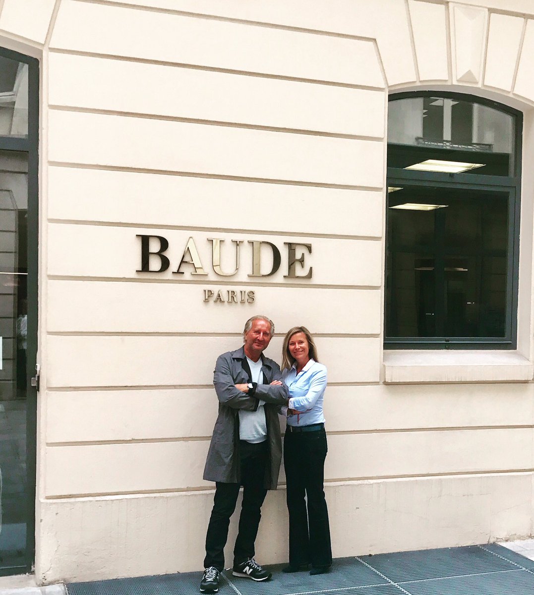 ElodieBaude's tweet photo. Marc Ash talentueux artist rend visite à notre designer @BAUDEELODIE au Pavillon BAUDE #art  #artist #MarcAsh https://t.co/mBdc9cxsvn https://t.co/XDjjA3VfbU