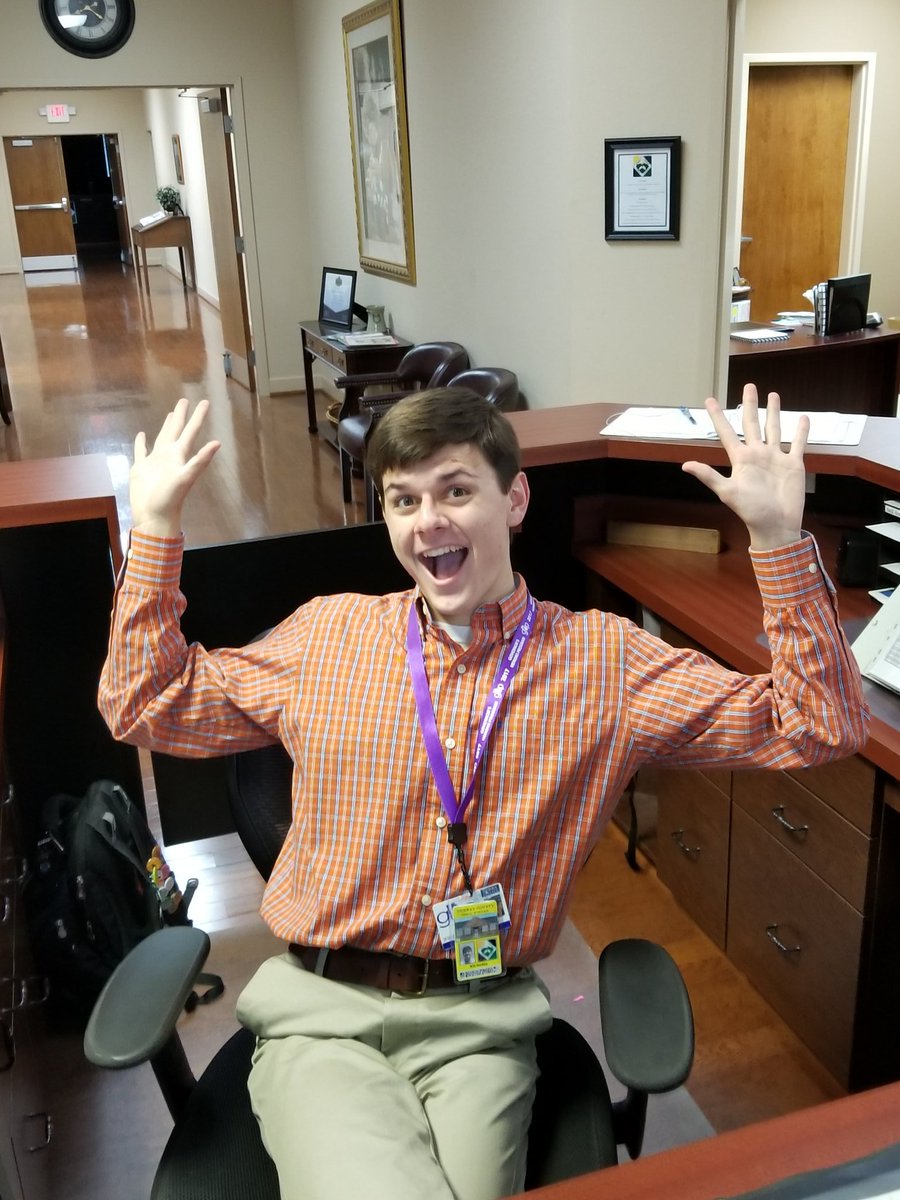 PhennaPetty's tweet photo. First day of senior year! Will Bradley. @MariaRbradley @murraymcfee https://t.co/BMilOAwTs8
