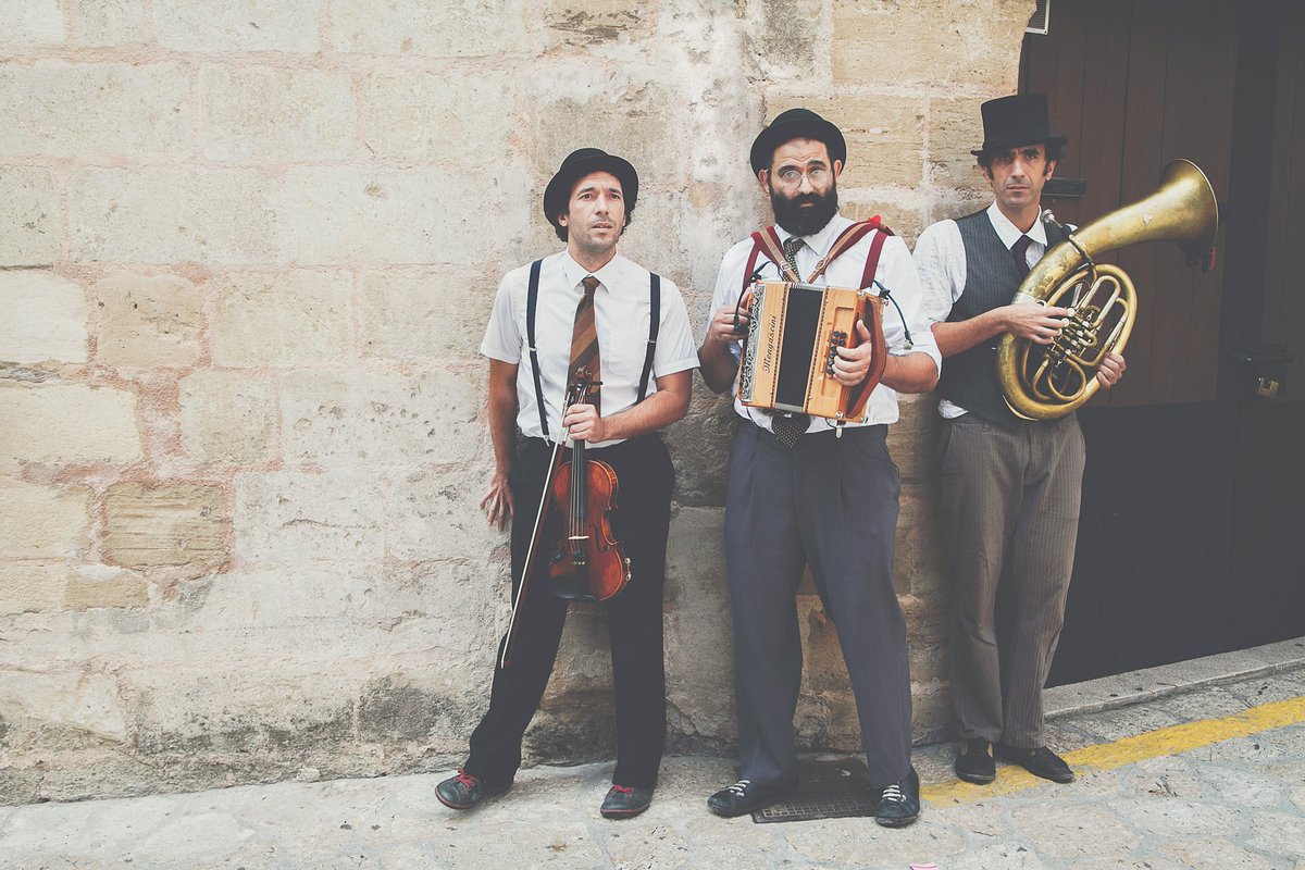 goib's tweet photo. 12 companyies i grups illencs actuaran a les fires de música i arts escèniques de Tàrrega, Vic, Osca i Manresa>https://t.co/0jLz7wqZGA https://t.co/O5RbnUgIn7