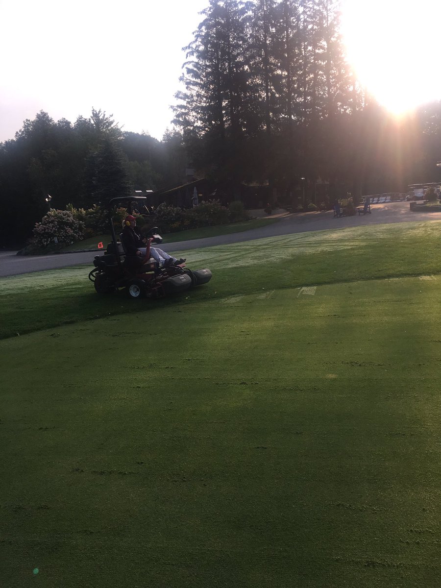 TaytheMechanic's tweet photo. @LeashaSchwab putting a double verti cut down on the pg @PheasantRunGolf #justatickle #smoothrolling #culturalpractices https://t.co/q03d0O7Wie