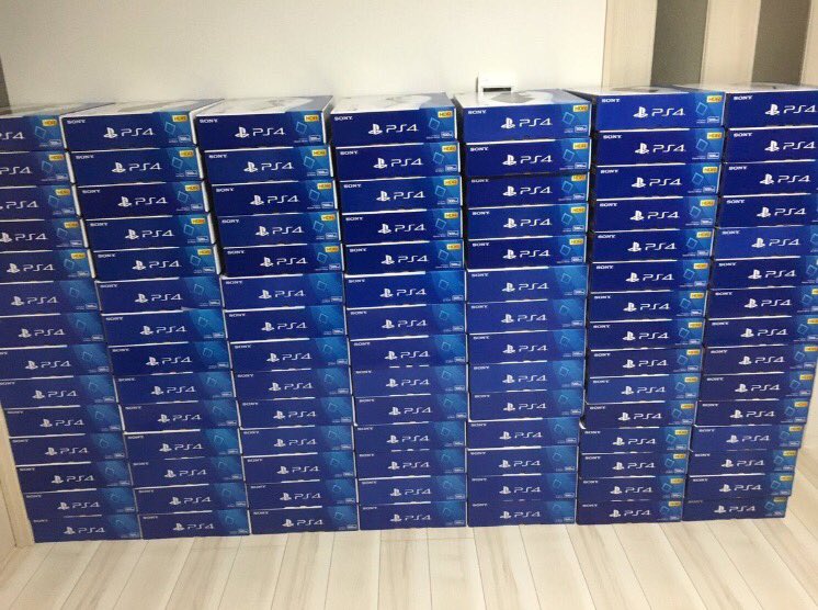 hikarrn's tweet photo. 何回も申し訳ありません。

こっちのアカウントで最後の集計とります。

お詫びに
「PS4」
リツイートした人全員にプレゼントします。

このアカウントをフォローしてください。 https://t.co/ojH2iUs3MD