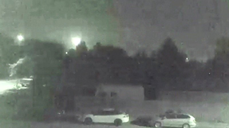 CTVNews's tweet image. Great ball of fire: Witnesses report streaking meteor over B.C. ctv.news/2d1hBtK