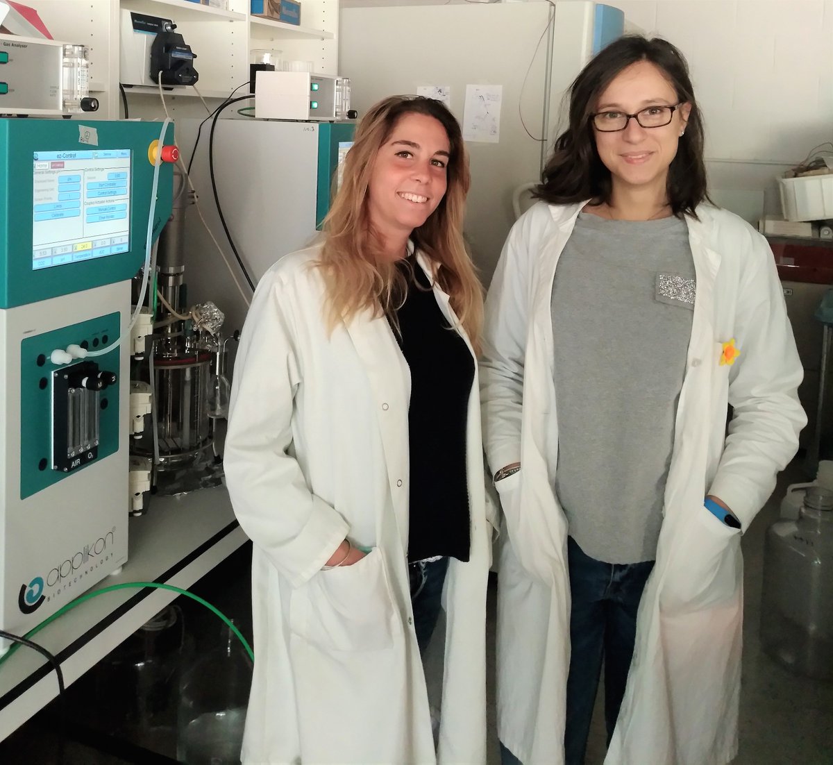 ChassyProject's tweet photo. Look who's back!! Busy day here in #CHASSY HQ - Valentina and Noemi setting up fermenters for their 1st K. marxianus #chemostat experiments https://t.co/NxKZsWsHNv