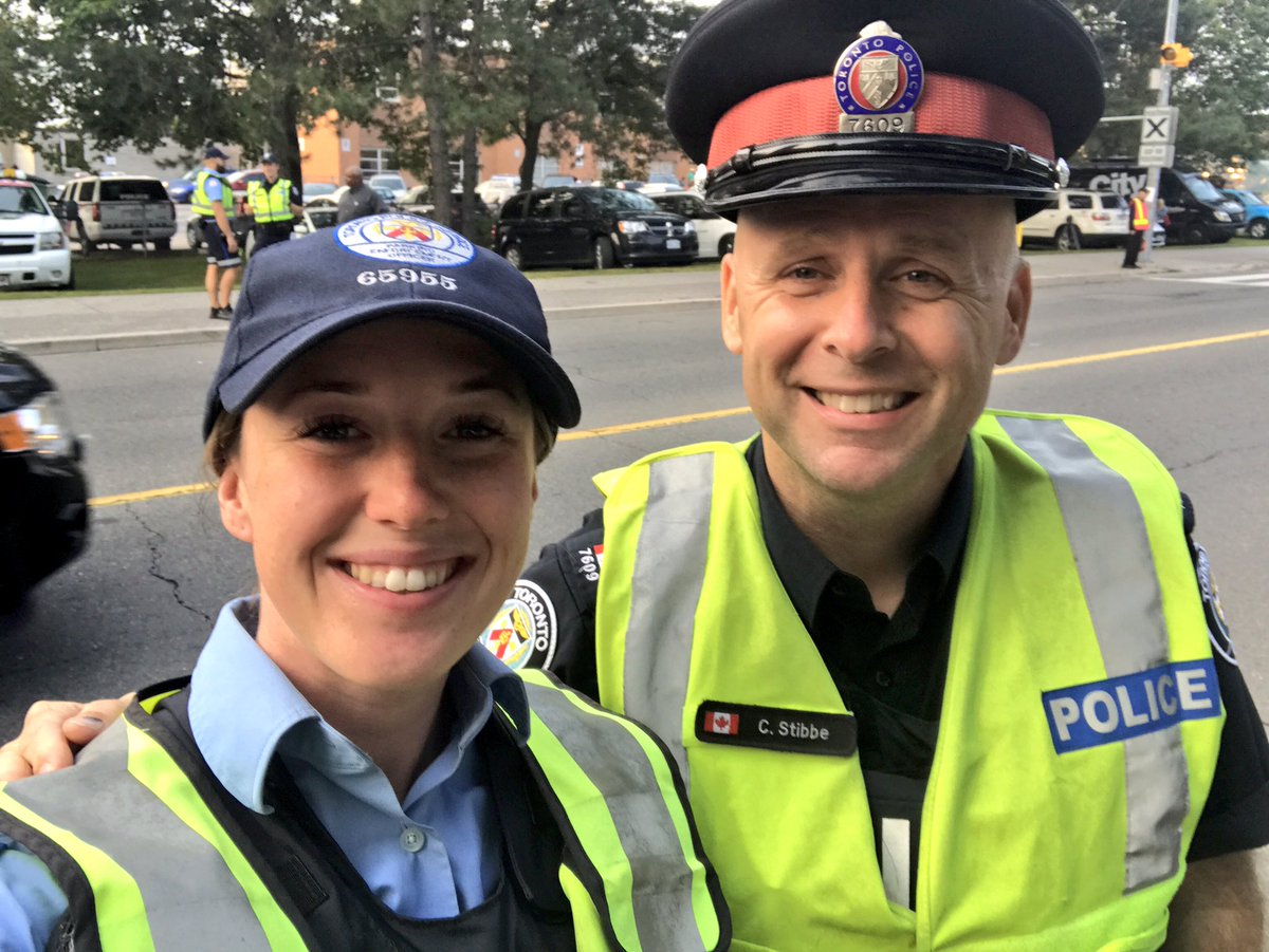 TPS_BikeHart's tweet image. Tons of @TorontoPolice out here today making sure kids &amp;amp; drivers are being safe. Met @TrafficServices from traffic services #Back2SchoolTO