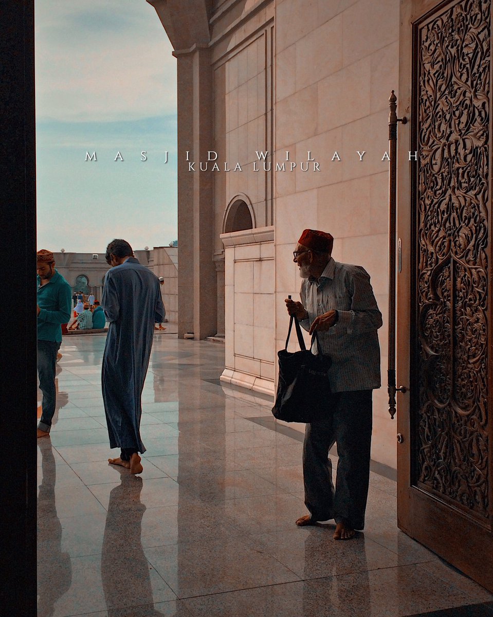 Amsyarnaif's tweet photo. Cabar diri shot pakai phone balik waktu merdeka and raya haritu 😐

💯 iphone 5s. edit pakai vsco + lightroom mobile. font : phonto 👀 https://t.co/QsWLBVdfQZ