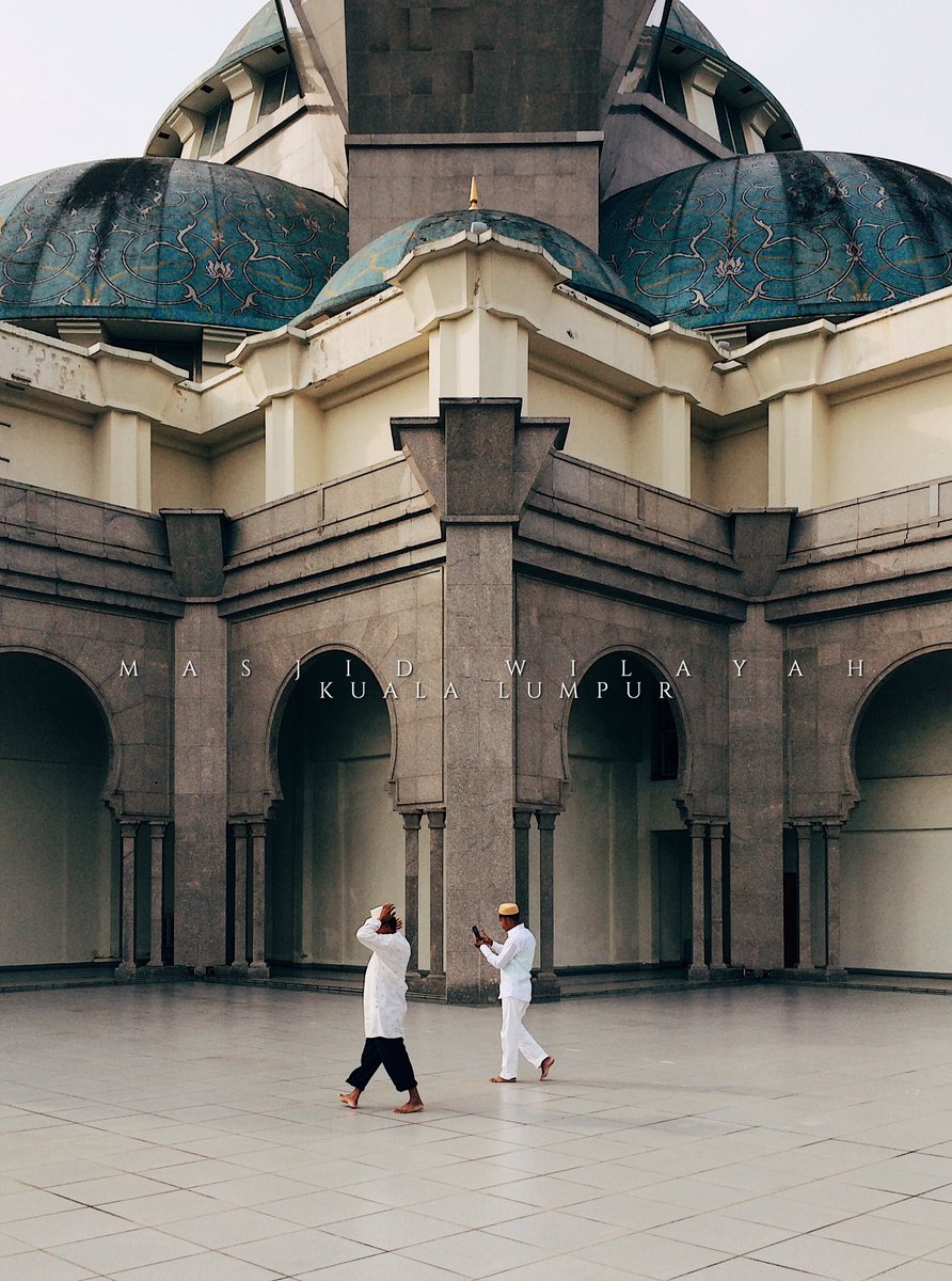Amsyarnaif's tweet photo. Cabar diri shot pakai phone balik waktu merdeka and raya haritu 😐

💯 iphone 5s. edit pakai vsco + lightroom mobile. font : phonto 👀 https://t.co/QsWLBVdfQZ
