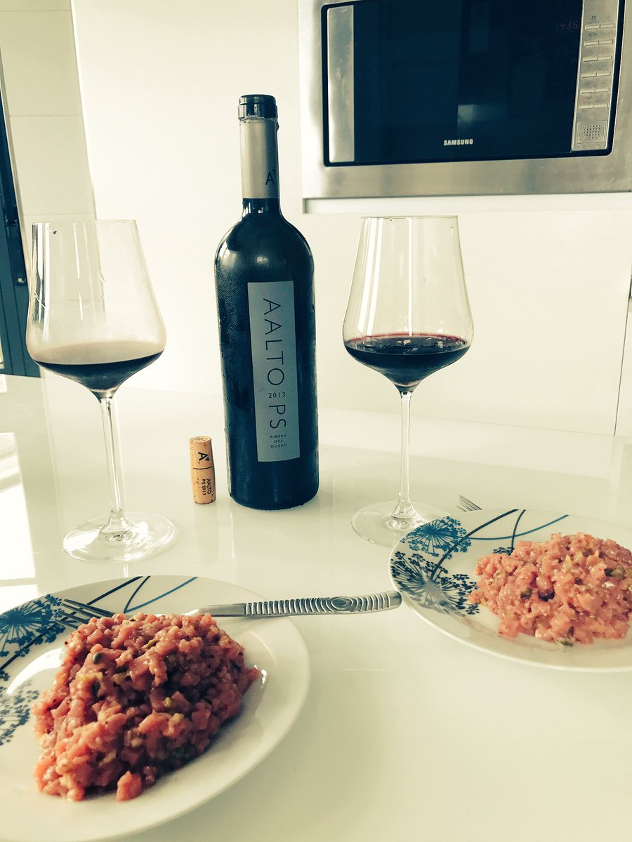 pilardce's tweet photo. #martestonto #xqyolovalgo #winelover #steaktartar @diferente_es #RiberadelDuero #cantabria https://t.co/FFU99StTaE