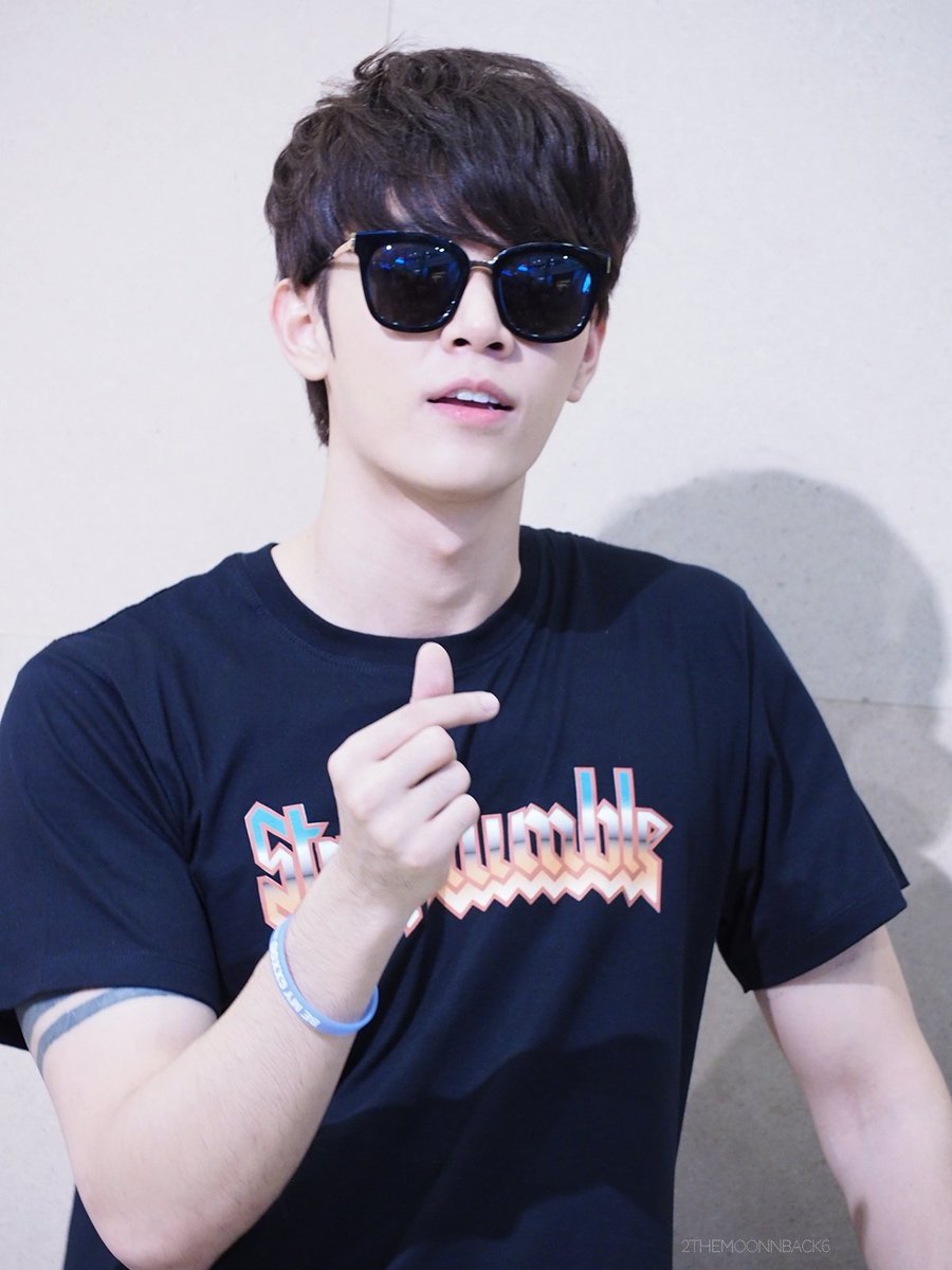 2Themoonnback6's tweet photo. 050917 พรีเซนเตอร์เสื้อStay humble♡

@gxxod4 
#teamgxxod 
#ก็อตอิทธิพัทธ์ https://t.co/hq7UZCmtJ5
