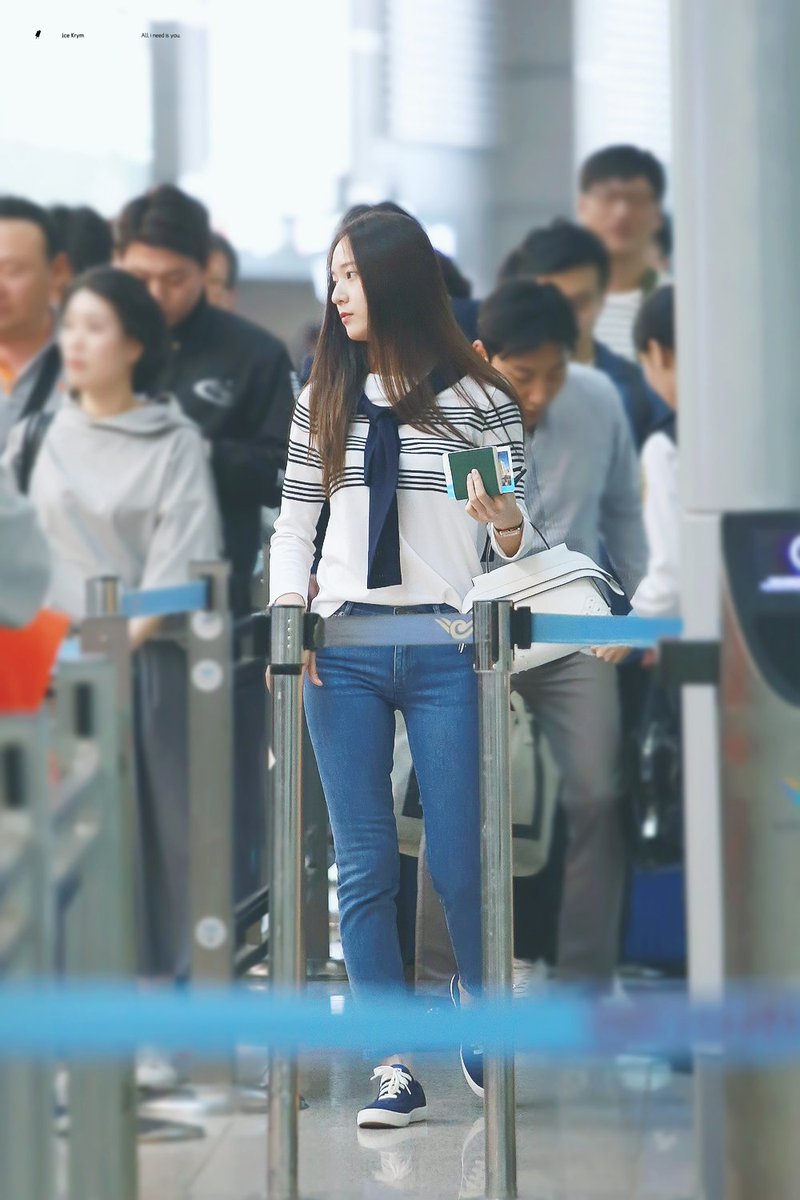 icekrym1024's tweet photo. #8YearsWithfx #KRYSTAL 
데뷔해줘서 고마워♥ https://t.co/ILToRzkY7P