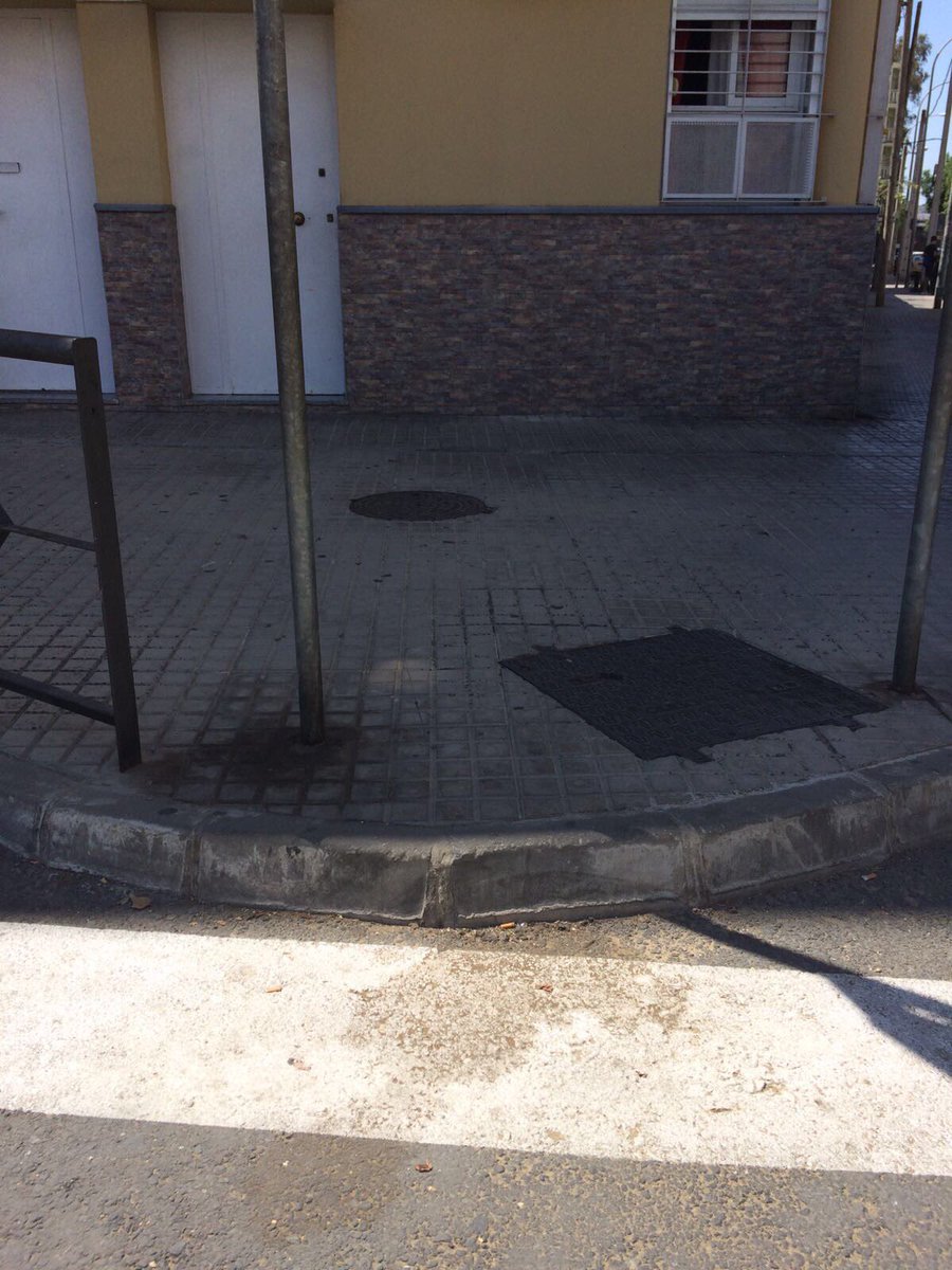 ANAMORANTE17's tweet photo. @Ayto_Sevilla solicitó rebajen escalones de la calle Ronda de triana n20 para persona d movilidad reducida https://t.co/tXFGsPXcP6