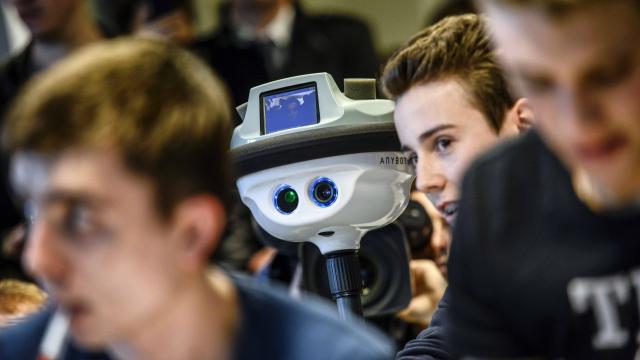 CoordTICE's tweet photo. Le robot-lycéen fait aussi sa rentrée,il assure une forme de présence pour les élèves "empêchés" vous le testez ? dites nous...#robotique https://t.co/ZgdaUgbYMt