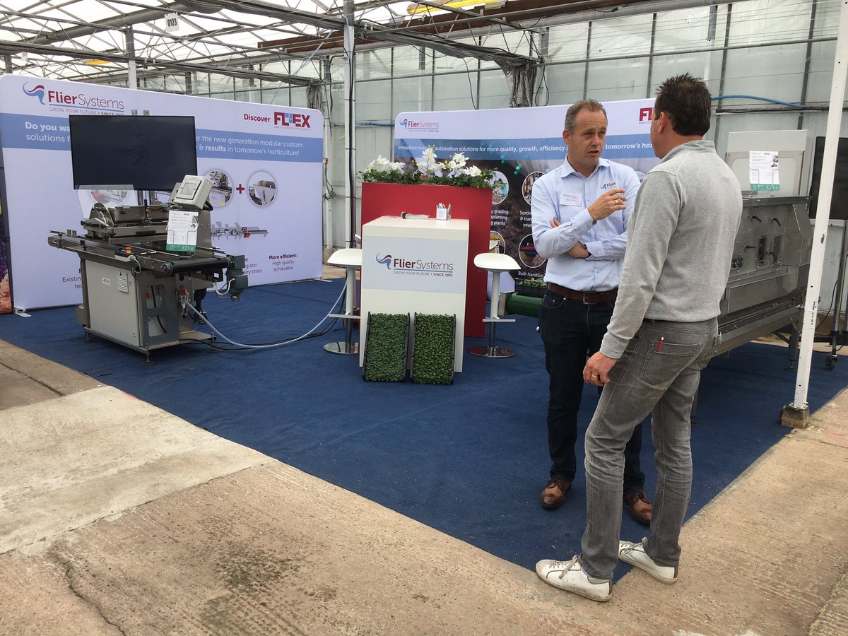 First day <a href="/FourOaksTS/">Four Oaks Trade Show</a>: Sales Engineer Henk Meulstee talking to one of the trade shows early visitors. #manymoretocome