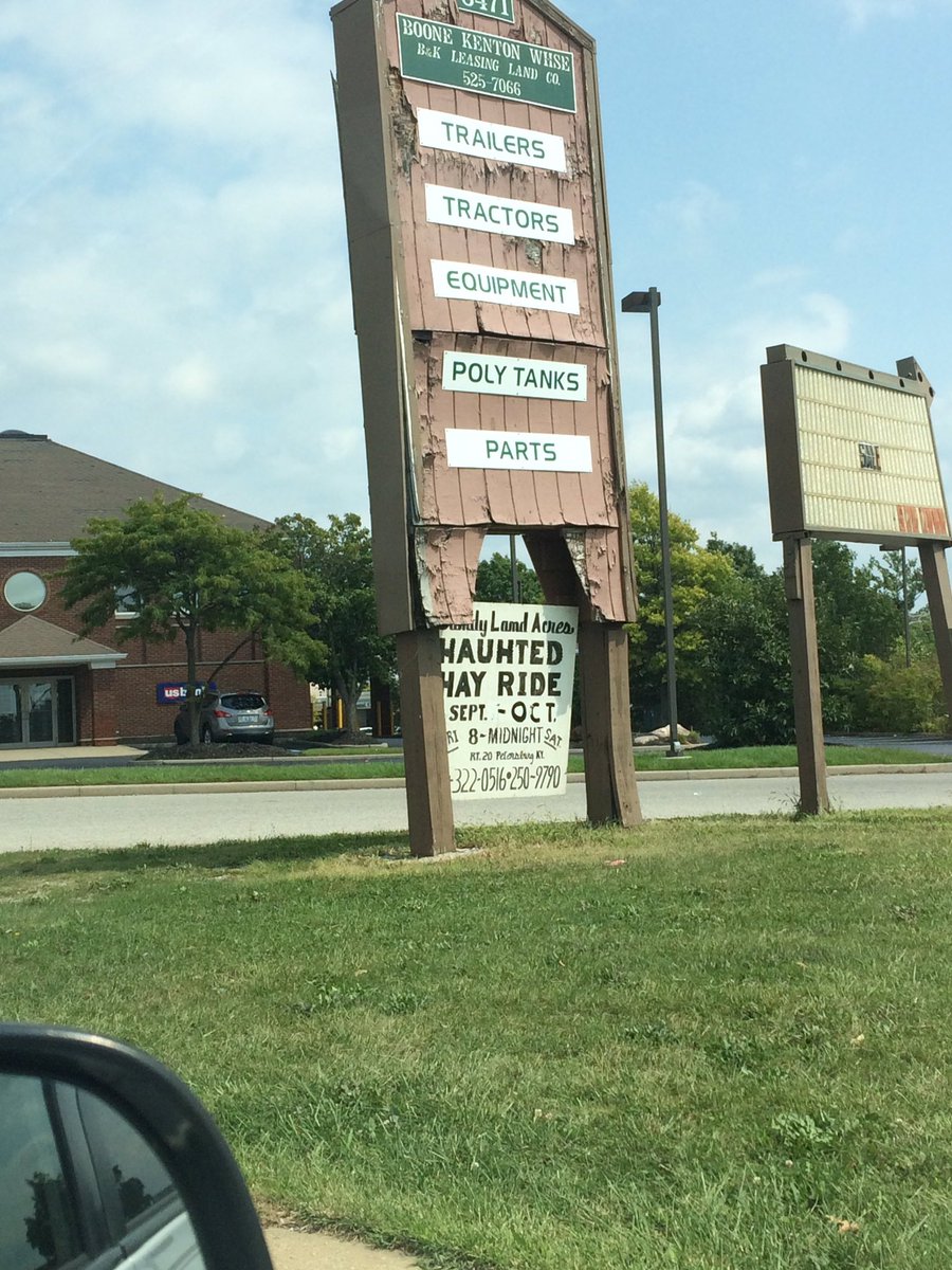 DragonflyEdit's tweet photo. What's a hauhted hay ride? #proofingfail #editing https://t.co/AqGGoXv5xk