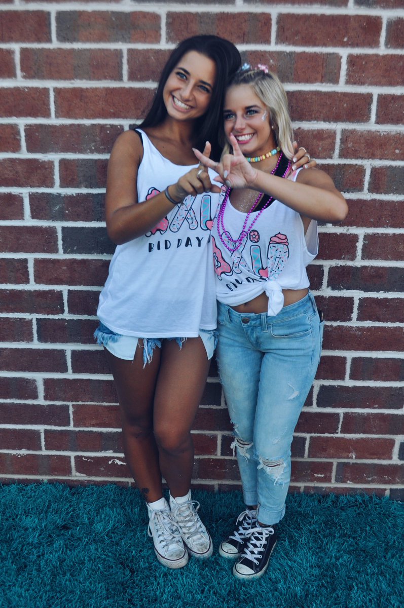 CCUAlphaXiDelta's tweet photo. Yesterday was the best day because we had so many wonderful ladies run home to us. Welcome to xi sweet life 💕🍭🍬 https://t.co/HY1zvjqpCT