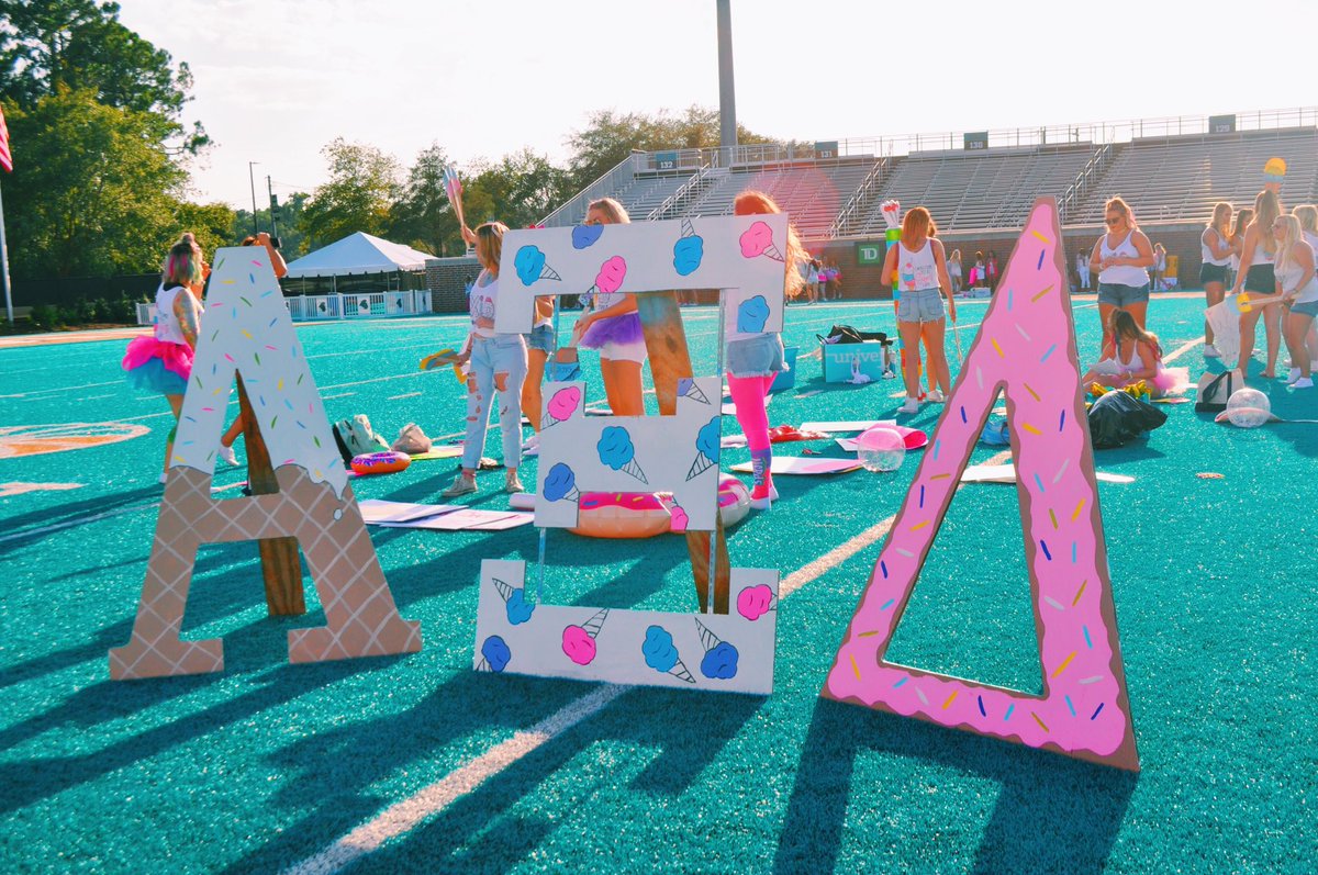 CCUAlphaXiDelta's tweet photo. Yesterday was the best day because we had so many wonderful ladies run home to us. Welcome to xi sweet life 💕🍭🍬 https://t.co/HY1zvjqpCT