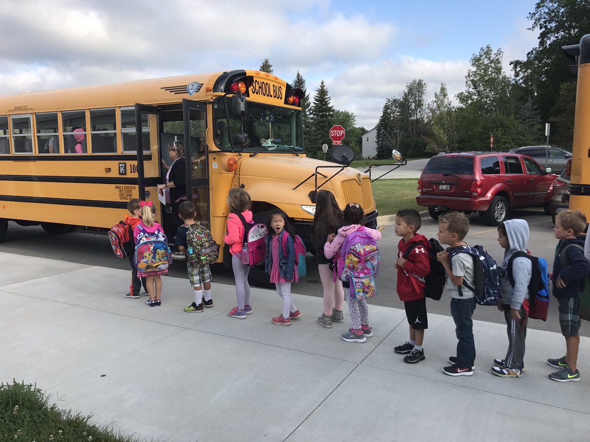 FPSDistrictWI's tweet photo. Ready to go in @PV_Elementary! #firstdayFPS https://t.co/LUd3Y4hEkP