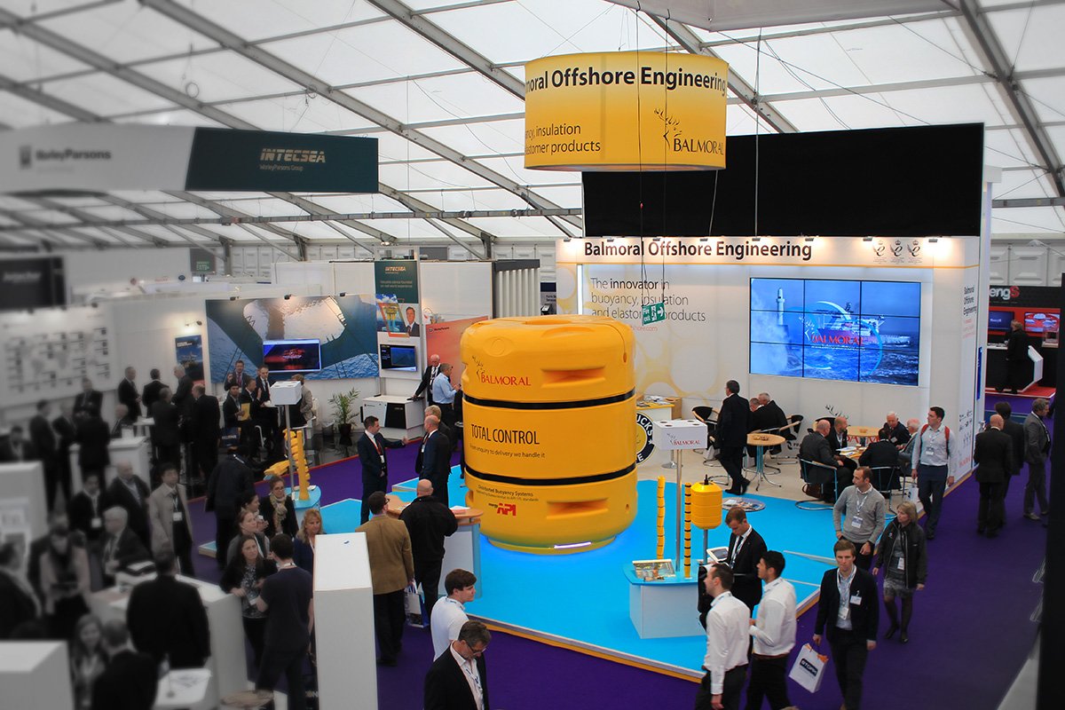 BalmoralOEnews's tweet photo. The @friendsofANCHOR hospitality team are doing a superb job on the Balmoral stand. Thank you! #subsealeaders #OE17 https://t.co/K8QLUrKLbm https://t.co/VqPCUC8yfj