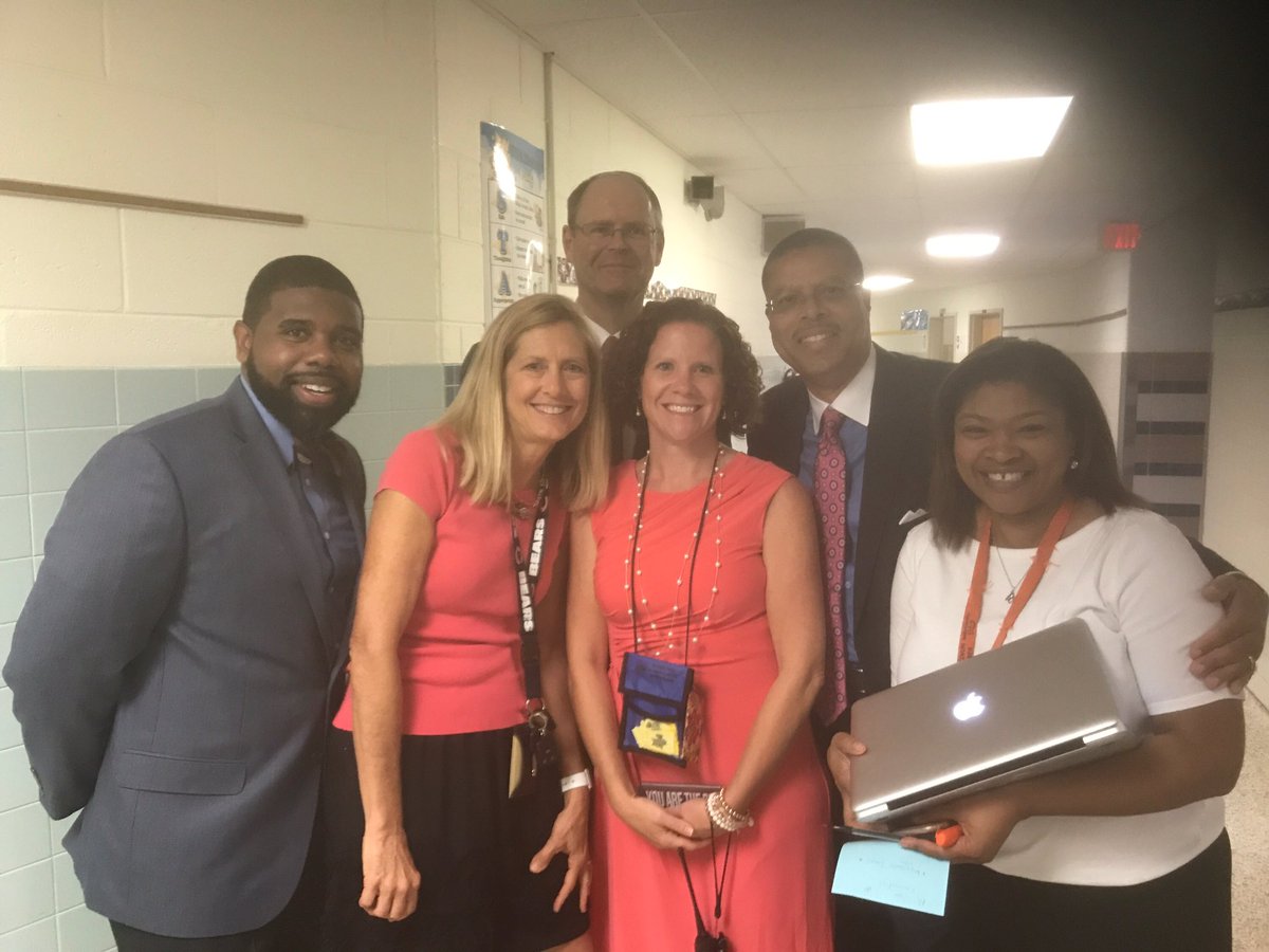 DrJefferyOSmith's tweet photo. Superintendent Smith with the leadership team @MachenElem #HCSFirstDay17 https://t.co/AkgpMwnYle