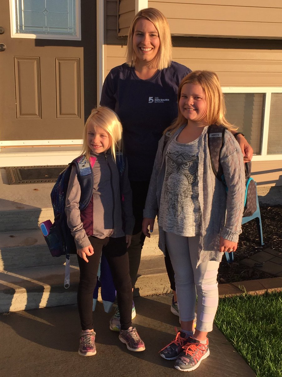HaileyGale08's tweet photo. Well it's that time of year again! First day of school! Addyson = gr 5, Paige = gr 2 and mom = ELP! #DKSfirstdayofschool @kensauerschool https://t.co/IwtaAryctR