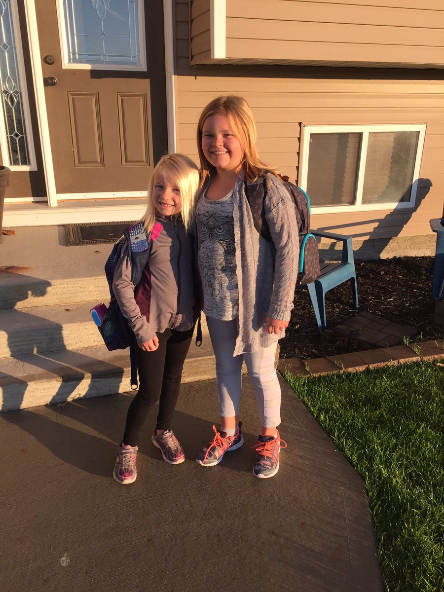 HaileyGale08's tweet photo. Well it's that time of year again! First day of school! Addyson = gr 5, Paige = gr 2 and mom = ELP! #DKSfirstdayofschool @kensauerschool https://t.co/IwtaAryctR