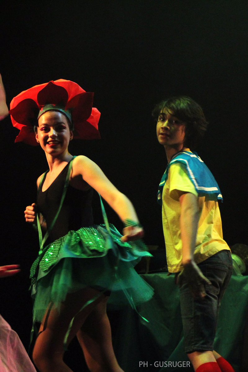 #AliciaATravesDelEspejo 👸😜#SolWainer y #TizianoRuger en el #Musical #MartesDeGanarSeguidores #Bailando <a href="/Plateanet/">Plateanet</a> <a href="/centroborges/">centroborges</a> #arteBA