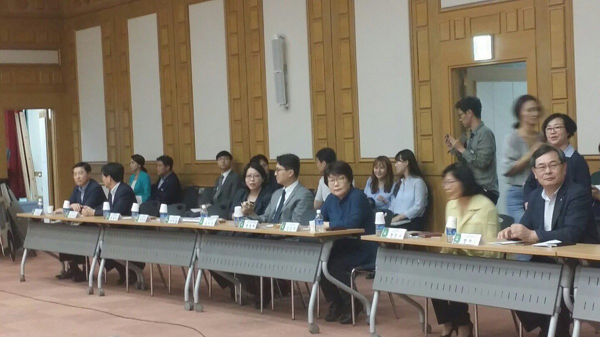 #성남시  오늘은 분당서울대 혁신~~~파크에서

경기도, 성남시(부시장님, 우리 소장님, 중원.분당소장님 등) , 질병관리본부 등 여러분들을 모시고
"감염병(에볼라바이러스병) 위기대응모의훈련"이 있었습니다~

훈련을 통해 위기상황에 미리 대처합시다.