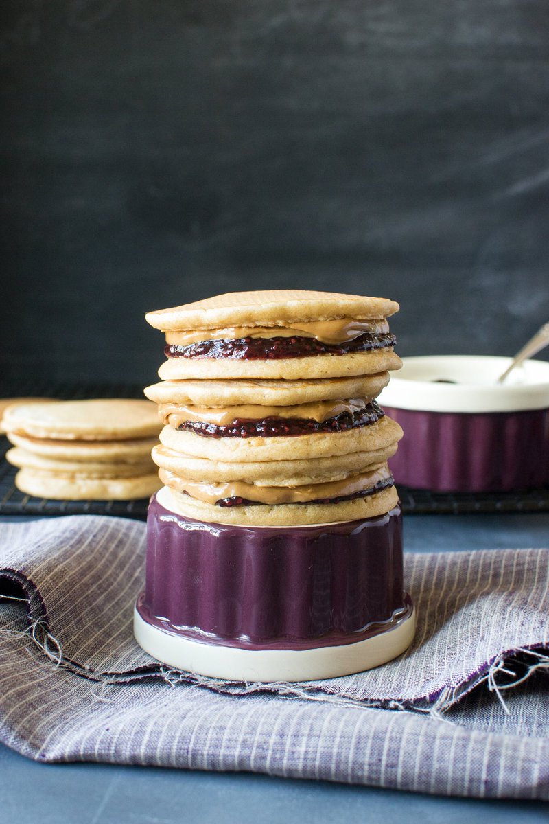Mini Peanut Butter and Jelly Pancake Sandwiches #lunchbox thewellflouredkitchen.com/2017/01/17/min…