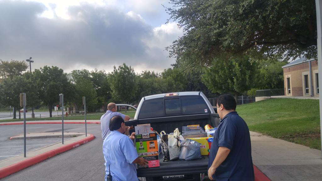 MayPrincipal's tweet photo. Thanks @MayCounselor for organizing donation collection for @safoodbank! Special thanks to Mr. Ojeda for pick up & delivery! #MayInpired https://t.co/rxzQv2PseG