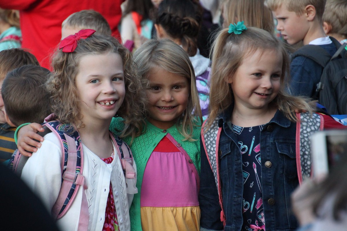 SLPublicSchools's tweet photo. Welcome back St. Louis Park students! #SLPDayOne https://t.co/F5zq0noHAB
