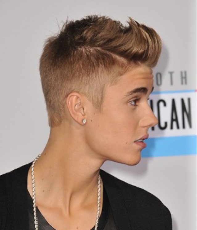 bieberdepth's tweet photo. the most iconic hairstyle #JustinBringBackQuiff https://t.co/i9EuvU2Hq1