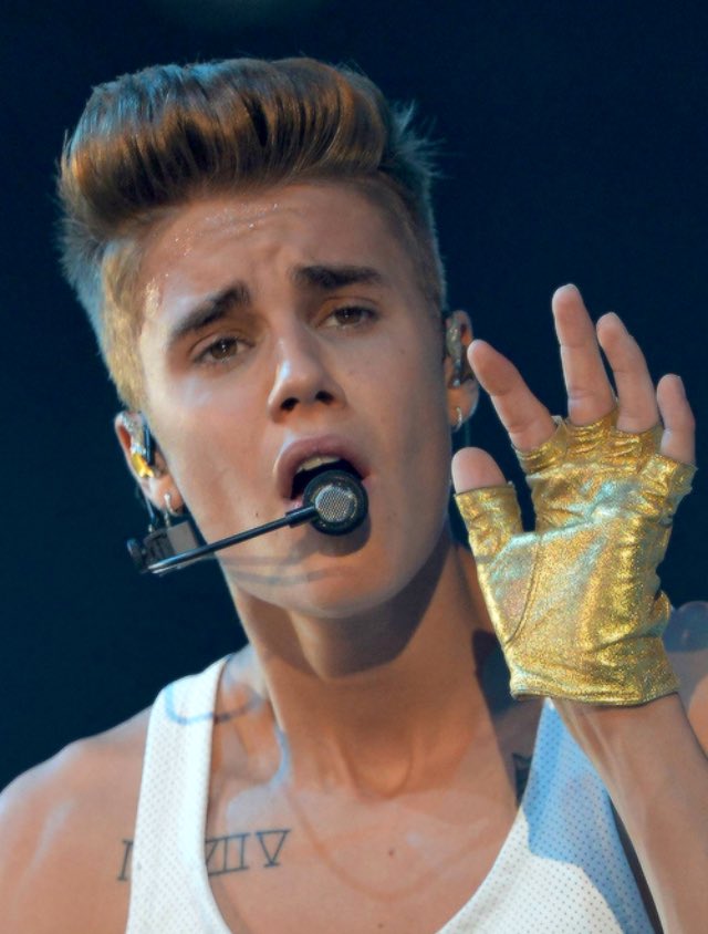 bieberdepth's tweet photo. the most iconic hairstyle #JustinBringBackQuiff https://t.co/i9EuvU2Hq1