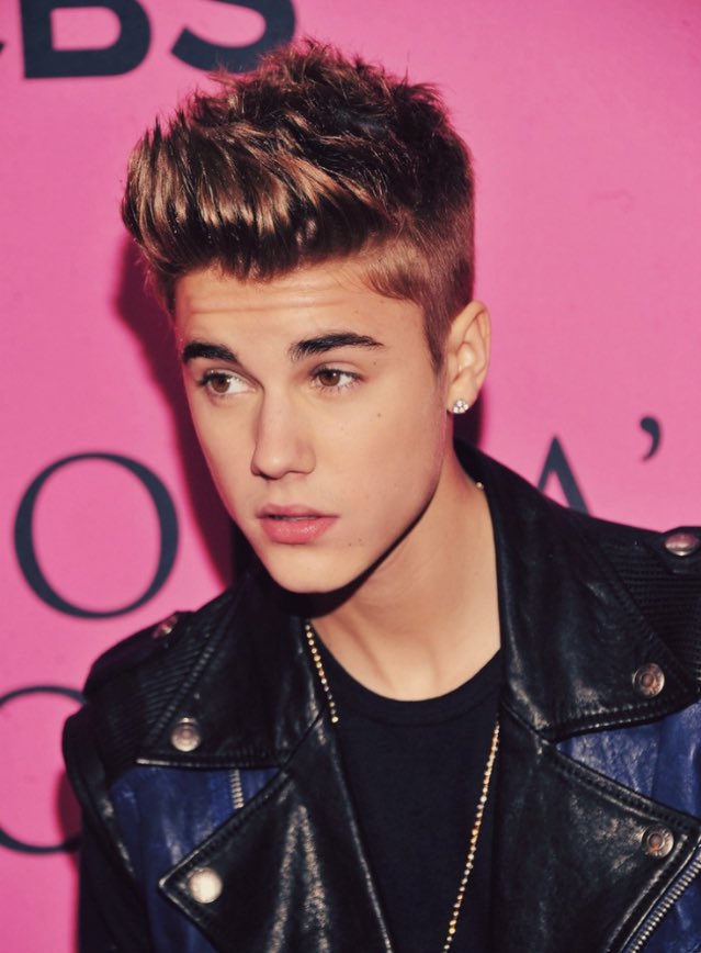 bieberdepth's tweet photo. the most iconic hairstyle #JustinBringBackQuiff https://t.co/i9EuvU2Hq1