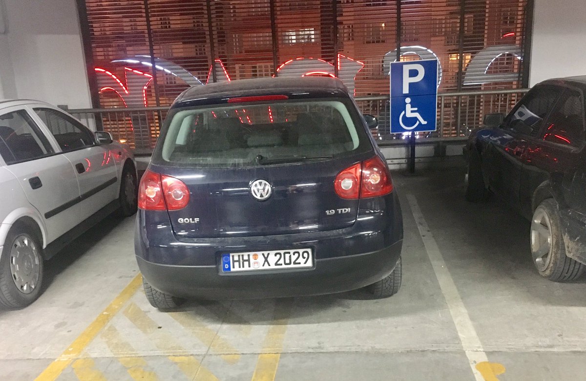 oguzozturk's tweet photo. Sana Eskişehir @EsparkAVM'de bu alana park yaptırırlar da Almanya'da yapabilir misin bilmem... https://t.co/5EmrJmZTVM