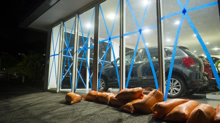 EN DIRECT. L'ouragan Irma, de catégorie 5 avec vents de 250 km/h attendus, se dirige vers les Antilles françaises bit.ly/2w2MUG4