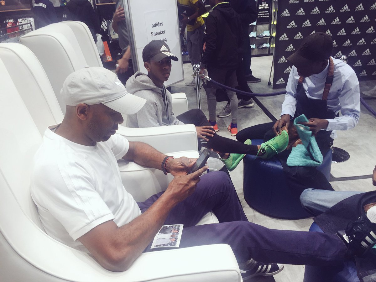 CleanGripSL's tweet photo. Here's a couple of pictures from our #QuickStopStation set up at the new @adidasZA store launch @SandtonCity on the 26•08•17 https://t.co/R9JLAkl0s0