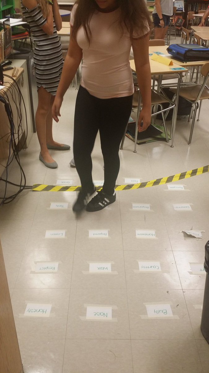 rmlShears's tweet photo. Students working cooperatively to get through the task. #teamwork @strickerpride @#C2 @grobertsbcps @rjonesbcps @jmullenax https://t.co/OIVpauiHtR