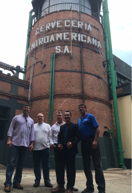 ESPN_FDJ's tweet photo. Hace 1 año @Cerveza_Gallo nos invitó a conocer su casa...🍻
...hoy nos invitan a jugar futbol ⚽️
Sin duda será un gran juego #FDJGuatemala 🏆 https://t.co/RqBAqehCcH
