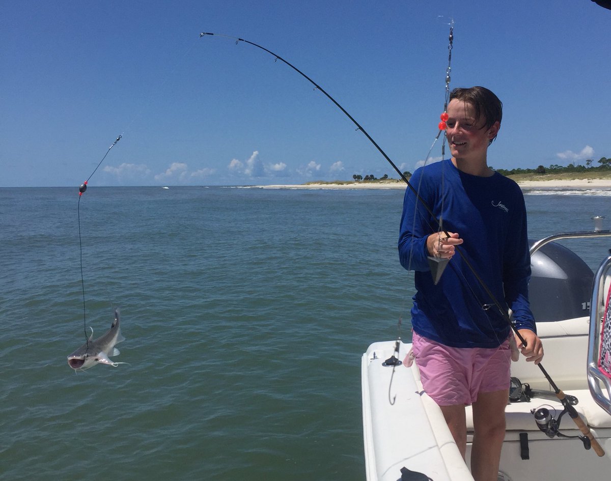 MaclayFineArts's tweet photo. Hope you all had a great #LaborDay2017 We are all #smiles back on campus today! Love the #photo #ClaireA #artiseverywhere 🎣📷 @CathyH32308 https://t.co/5qcUVCeI01